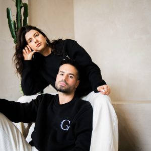 Modern Letter Partner Sweater mit Wunsch Buchstaben