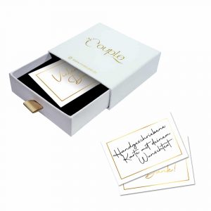 Geschenkbox mit handgeschriebener Karte