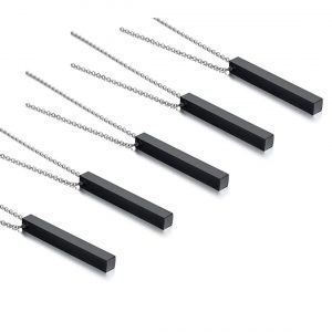 „Bar“ Halskette mit Gravur Schwarz